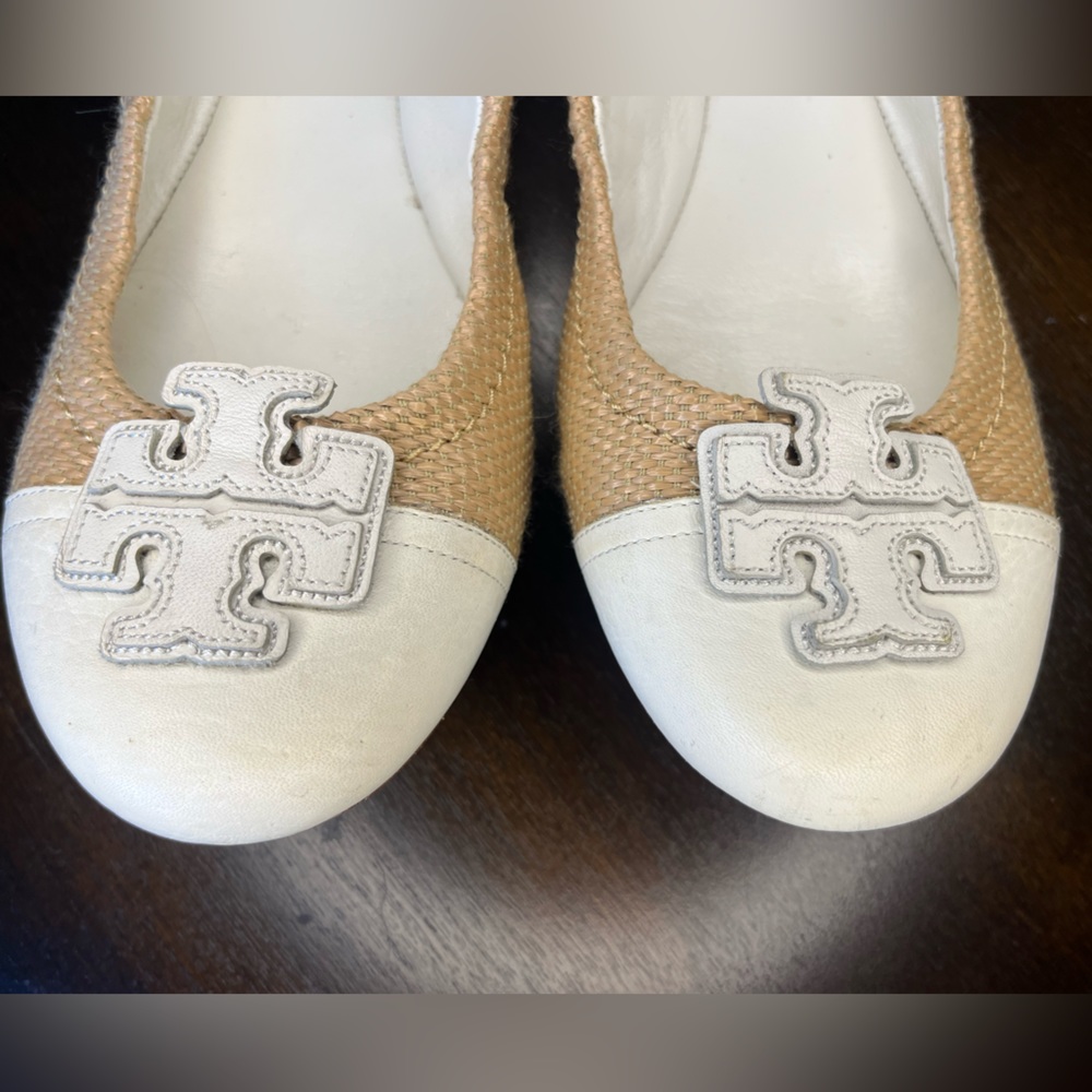 Tori Burch Carina Raffia Tan and White Size 7 Flats - Picture 2 of 9